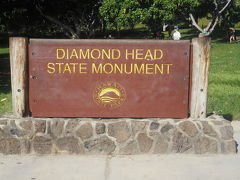 そしてトロリーに乗ってやってきました！
ダイヤモンドヘッドの入り口です。

あぁいよいよか。

入山料1ドルをお支払い。