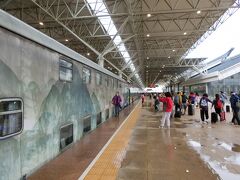朝7時半に麗江駅に到着。
第一印象は・・・寒い。

たぶん15度もなく、吐く息が白くなるほどだった。
