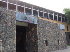 ホテルはジェットウィング・ライトハウス。
熱帯建築の巨匠・ジェフリー・バワの最高傑作の一つといわれています。