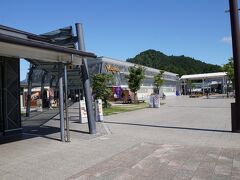 6月16日
この日の夜食事会の予定でしたが
友人から仕事の都合でキャンセルされたため
16.17日と何も予定がなくなりました。

ならばと急遽琵琶湖マリオットホテルを予約し
行ってきました～！

午前の仕事を終え車で向かいます。
多賀ＳＡで休憩タイム。