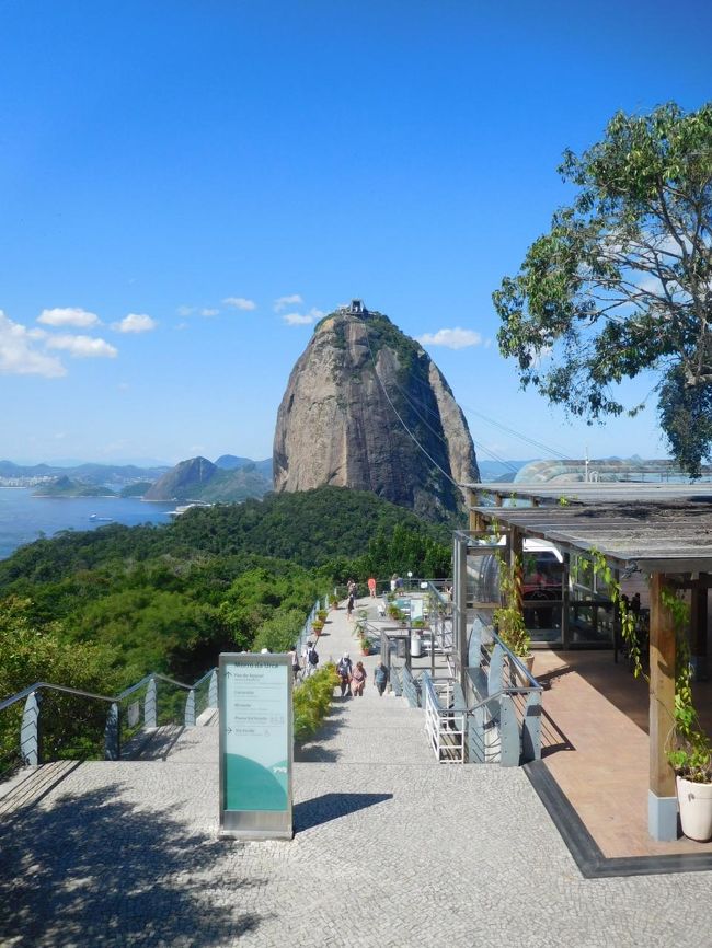 ポン・ジ・アスーカを位置を変えながら何枚も撮影してしまいます。