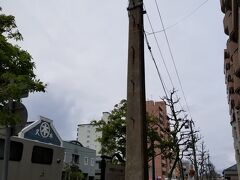 偶然通ったら見つけた電柱。四角いってとこも珍しいですよね。