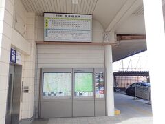 長野電鉄須坂駅。正午前。
昭和レトロの雰囲気が漂う趣きのある駅でした。