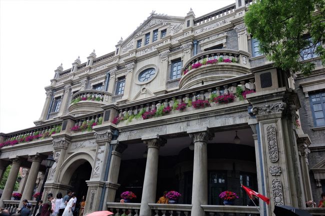 張作霖、張学良親子が住んでいたという邸宅。<br />カメラの画角に収まらない。