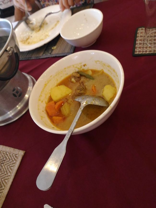 ココナッツミルクのカレーです。<br />確かにそんなに辛くなく、食べやすいですね。(^^)