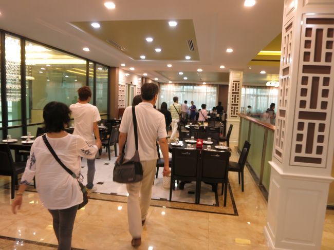 広々として綺麗なレストランですね。