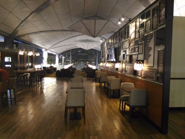 早速入ってみましょう。<br /><br />中はかなりのスペースがあり、ゆったりとしています。<br />