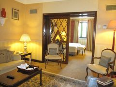 昨日の空港の現代風ホテルとうって変わって
ポルトガル風？
ウエルカムワインが迎えてくれました。