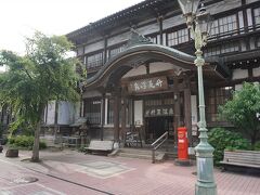 お目当ての竹瓦温泉に到着。
建物は1938年建設。
入浴料はなんと100円。

良い雰囲気でした～
時間があれば砂湯もできました。