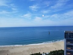 ３日目　朝起きて海が見えるのは嬉しいですね。快晴の海雲台ビーチです。
