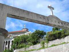 ホテルの横はカトリック安里教会でした。
教会の屋根も赤茶色のレンガで、沖縄！って感じです。