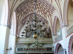 聖ヨハネ教会へやって来ました。入場料はないのですが、
1ユーロ寄付しました。

白を基調に天井には枝が伸びたようなデザインが美しい教会。