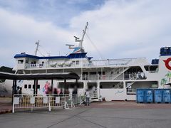 阿波連ビーチから渡嘉敷港へのバスは15:00発なので、それに乗って渡嘉敷港へと戻ります。
往復のチケットを購入していたけど、帰りの便には団体客(修学旅行生？)もいたので早めに乗船手続きを済ませました。