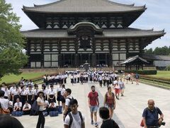 東大寺へ
珍しく感動したらしい。