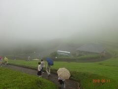 鬼岳にも行きましたが、当日は小雨で山全体に霧がかかってしまい、見渡すことが出来ませんでした。残念です・・・・・