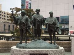 品川から常磐線で水戸駅まで一本、これは楽ですね。御老公と助さん格さんが迎えてくれました。