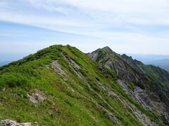 最高峰の剣ヶ峰方面の景色