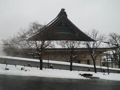 元町地区につきました。なぜか最初の観光は東本願寺。