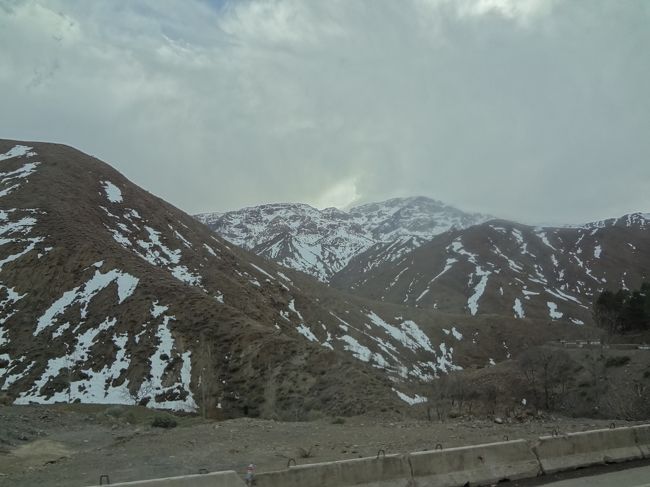 ちょっと厚めの雲がかかり始め、山道を走っている間に雨に降られました。後にも先にも唯一の雨だったなぁ。