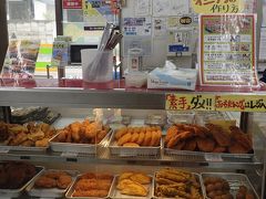 6/18
朝ご飯は、石垣島のソウルフード元祖オニササを買いに行きました。
朝ごはんには丁度いいですね。月曜日の朝という事もあり、地元の人
も仕事前に買いに来ている人多くいました。
