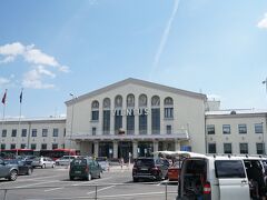 ヴィリニュス空港。
ソ連時代の駅舎をそのまま使っているらしい。