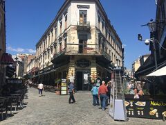 そのまま歩いてすぐの場所にある、ブカレスト旧市街地。狭い区画で現在も工事か進められている。観光客もたくさんいた。