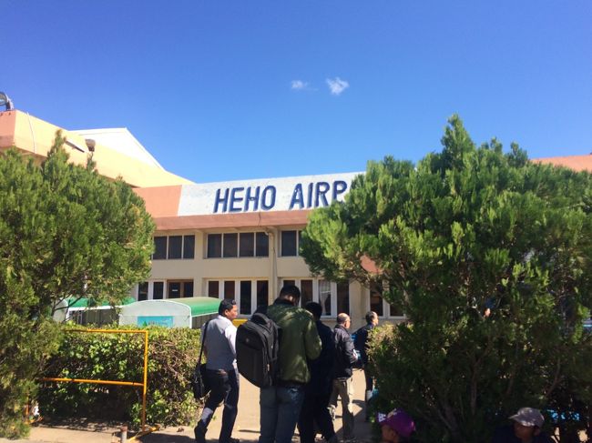 ヘイホー空港に到着！<br />トボトボ歩きます。<br />のどかだなー