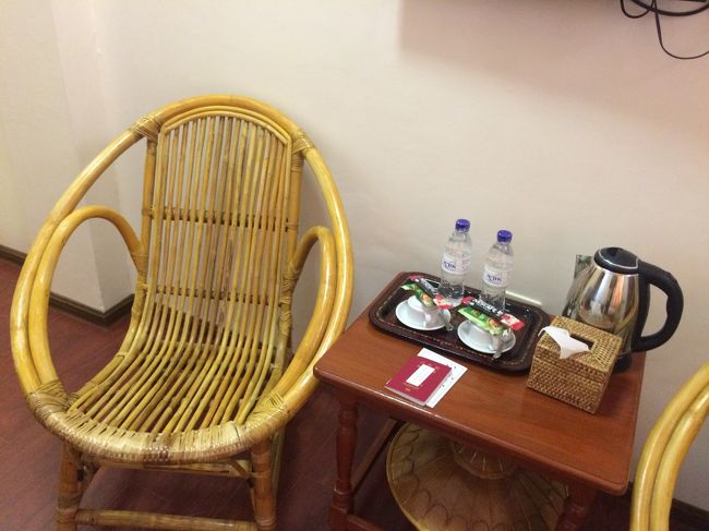 チェックインの時に頼んだ<br />インレー湖のクルーズの準備が整うまで部屋で待ちます！<br />電話まだかな――――