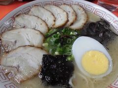 古亭ラーメン
三角駅前にある昔ながらの小さな店で、おばあさんが一人で切り盛りする。
味は昔ながらのとんこつ熊本ラーメンといった感じ。