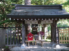 ここは、穂高神社の奥宮
お参りして、中に入ります。