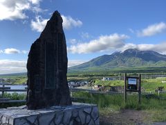 次に、『仙法志御崎公園』。
北海道利尻島の南端にあるアザラシのいる公園です。
道路を挟んで向かい側に昆布の加工が見られる利尻昆布加工直販『畑宮食品』があったり、駐車場では、『ベーカリーナカムラ』という羊羹パンが評判のパン屋さんもあったりとなかなかのおやつスッポット(● ´ω` ●)bｖ

バス停車時かなり多くの観光客がいたので、最初にとろろ昆布の試食をもらいつつ、話題の利尻昆布ラーメン塩味を購入しました。