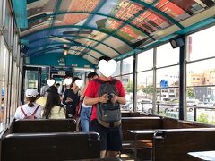 2両の可愛い列車です。窓ガラスは入っていないので、この時期は快適だなー。

ちなみに鉄道博物館駅からめかり駅方面へは、進行方向左側の席の方が景色が楽しめます。