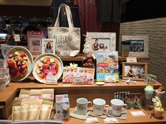 ◇ 東京・渋谷【Kaila Cafe】

2017年6月17日にオープンした【カフェ・カイラ】渋谷店の
オリジナルグッズの写真。ハワイ本店の写真もありますね♪

マグカップやトートバッグなど。
【カフェ・カイラ】のパンケーキミックスがあればなぁ(^-^;
【カイラ カフェ＆テラスダイニング】渋店谷では、限定の
オリジナルグッズを発売しています。

画像をクリックして拡大してご覧下さい。

以前あった【カフェ・カイラ】表参道店は『渋谷モディ』に
移転しました。
そして2017年6月24日、【抹茶カフェ 舞妓】表参道店がオープン！と
一つ前の旅行記に載せました。

http://www.cafe-kaila.com/