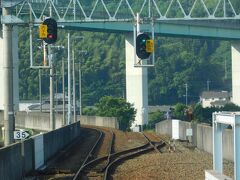 2018.06.17　八幡浜ゆき普通列車車内
新線と別れて…