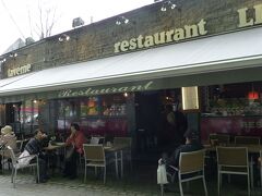 　広場に近いこのレストランで昼食を頂きました。