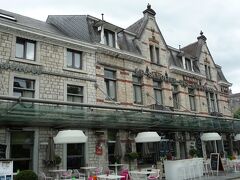 　ル・サングリエ・デ・ザルデンヌ
　フランスの食通の間では有名なレストランでTVで見たことがありました。
