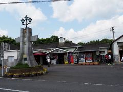 大多喜駅

少し早いですが、町営駐車場に車を入れて駅にやって来ました。

