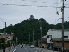 日和佐到着
なんか縁のある町だな、三回目
シンボルのお城
1978年に日和佐勤労者野外活動施設として完成した白亜の天守閣

 