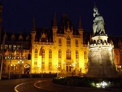 　ヤン ブレイデルとピーター デ コーニンクの像
