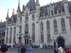 　華麗な西フランドル州庁舎です。ここからマルクト広場を３６０度カメラを回します。
