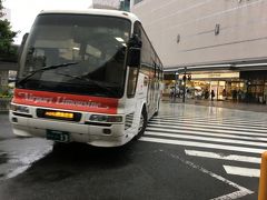 駅ビルで土産物屋を冷やかしながら時間を潰し、16:40発のエアポートリムジンで空港へ。440円。