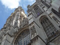 　ノートルダム大聖堂
　フランドル地方で最も大きなゴシック建築の大聖堂で、鐘楼は「ベルギーとフランスの鐘楼群」の一つとして世界遺産に指定されています。