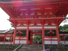 自宅から約6時間、まずは前回同様、日御碕神社にご挨拶
前回よりも、若干境内が綺麗になっていた気がします
おじさんたちが、せっせと草むしりされてました

立派な楼門
再訪出来て、心から感謝です
