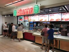 ２日目 夕食
アラモアナ センター１階
マカイ マーケット フードコート
「sbarro」