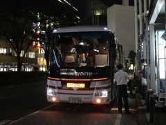 ６月２２日金曜日の夜に横浜駅から松山行の夜行バスで出発。 
横浜から松山まで１１時間、長いよなあ。 
お客さんは座席の２分の１くらいだったので、運転手さんの了解を得て、後ろの座席が空席の席に移動。
心置きなくリクライニングできました。
