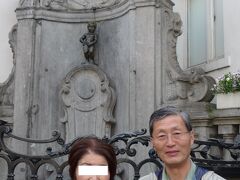 　人気者の小便小僧です。皆ががここで写真を撮ります。