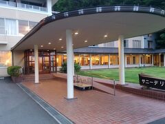 芝の中庭があり綺麗です