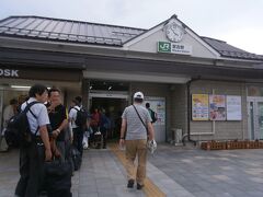 宮古駅、大混雑。駅員一人。チケット販売で、改札が出来ない為。もうじき、発車時間なのに。