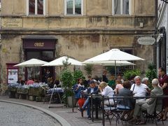 ランチはカフェ・カメロット
クラクフでは有名なカフェのようです。

12:00頃テラス席と中庭の席は満席でした。

