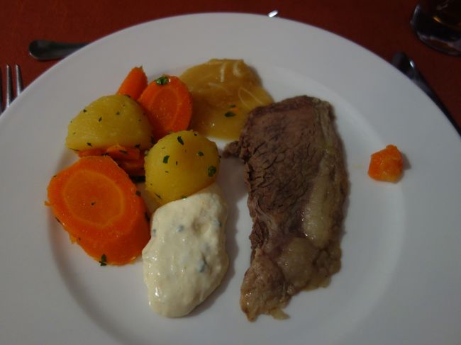 夕食は,ウィーン名物の 「ターフェルシュピッツ」。お肉はいろいろとあるようです。